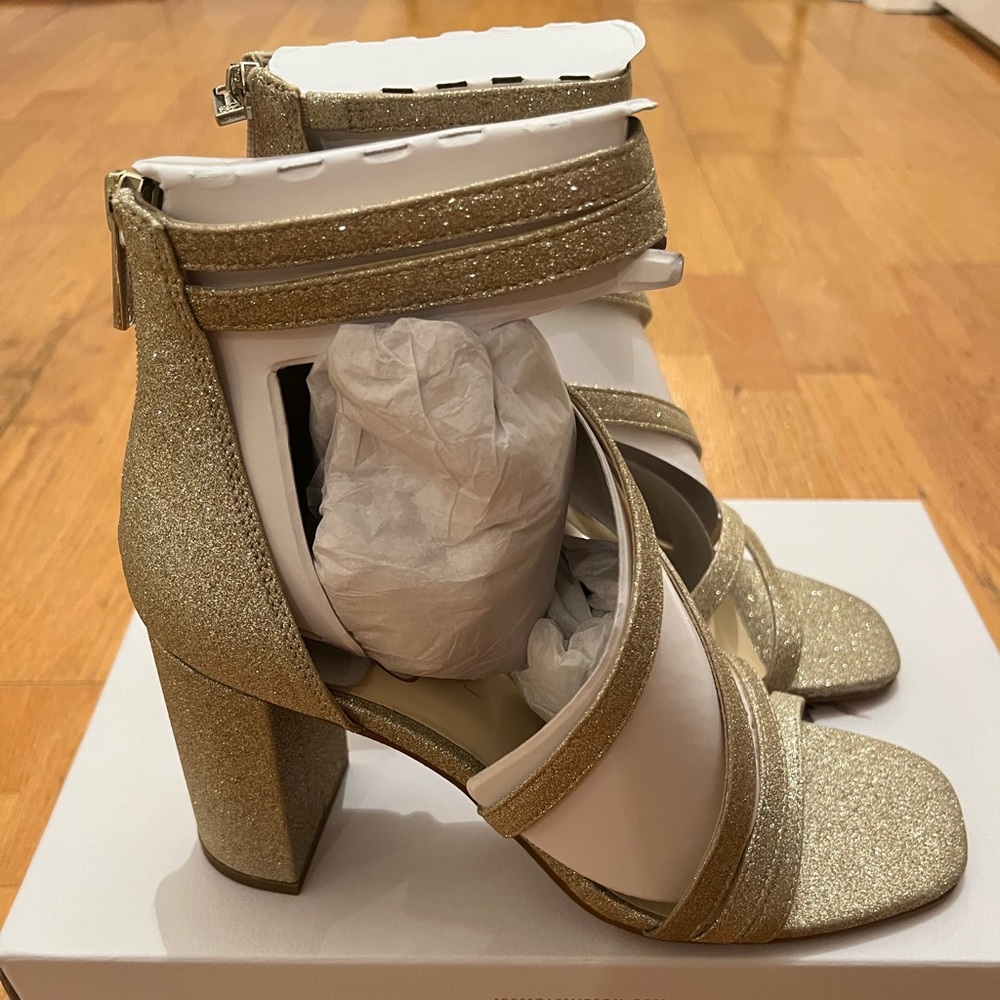NWT Jessica Simpson gold block heels